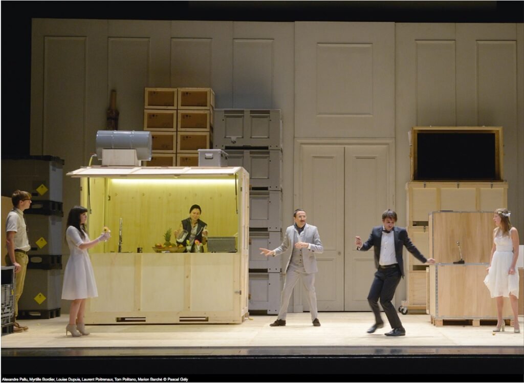 Alexandre Pallu, Myrtille Bordier, Louise Dupuis, Laurent Poitrenaux, Tom Politano, Marion Barché dans "L'Avare", de Molière, mis en scène par Ludovic Lagarde© Pascal Gély